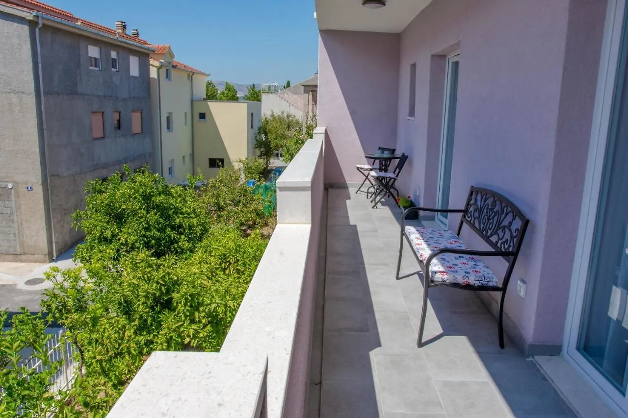 Apartment Ana Kastela 0*,  Croatia